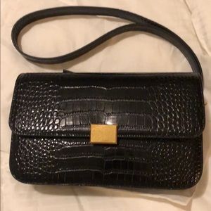 The Curated Classic Shoulder Bag